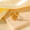 Anillo Irregular Plegado con Forma de Corazón Retro de Venta Cruzada Más Vendido en Nicho, Simple y Versátil, Sensación de Alta Gama, Acero de Titanio, No se Desvanece