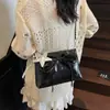 Bolsa Coreana de Nicho com Laço para Mulheres 2025 Nova Tendência Versátil Estilosa Pequena Quadrada Bolsa Textura da Moda Bolsa Transversal
