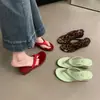 Chinelos Anabela Estampa de Leopardo Feminino Verão Outdoor 2026 Novo Estilo Para Pessoas Baixas Aumenta Altura Sandálias de Praia Sandálias de Dedo Feminino