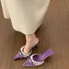 Primer Encuentro con los Elegantes Mocasines Cerrados de Estilo Francés para Mujer, Nuevo Modelo Primavera/Verano 2026 con Ribete de Encaje y Impresionantes Correas tipo Falda