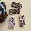Funda de Teléfono Móvil con Estampado de Leopardo Personalizado para Otoño e Invierno 17Promax Adecuada para Apple 16Pro Carcasa Blanda de Cobertura Total 15Pro14Pro