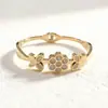 Nova Pulseira de Aço Titânio com Preço Especial para Mulheres em Formato de C Fashionável com Diamantes Resistente à Cor Alta Qualidade Joia para Melhor Amiga