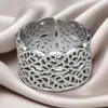 Anel Transfronteiriço Retrô de Aço Inoxidável Feminino Luxo Leve Alto Padrão Textura Irregular Design de Nicho Anel Oco de Aço Titânio