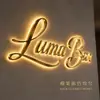 Fachada de loja de shopping center transfronteiriço, letreiros iluminados, caixas de luz para publicidade, letreiros retroiluminados galvanizados em aço inoxidável, fábrica da cadeia de suprimentos de fabricação de precisão