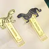 Marcador Plano de Metal Personalizado Zona Escénica Museo Hueco Soporte para Libros Estilo Chino Jindu Equivocado Tigre Fu Marea Nacional Marcador
