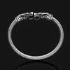 Venta al por mayor de joyas transfronterizas, pulsera abierta sólida de acero de titanio vikingo con mito nórdico, pulsera ajustable con doble cabeza de dragón para hombre