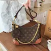 2026 Nova Moda Europeia e Americana Bolsa de Chifre com Letras Ombro Único Transversal Pequena Bolsa Versátil Feminina Bolsa de Corrente com Temperamento