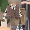 Conjunto de desenho animado para meninos 2024 novo primavera e outono moderno suéter colete de bolso cardigã conjunto de três peças infantil moderno