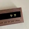 Pendientes de botón con diseño de pliegues, textura de lava, corazón hueco para mujer, nicho retro, lujo ligero, exquisitos y modernos, accesorios para orejas