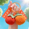 Nuevo Colgante Llavero Creativo de Peluche con Diseño 'Suceden Cosas Buenas', Llavero Tejido a Mano, Accesorio para Bolsa, Regalo Souvenir