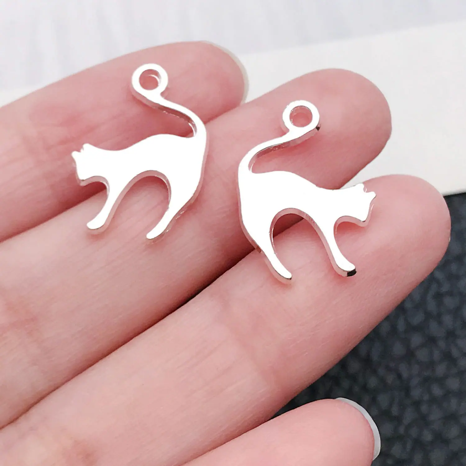 20639-M-亮银锌合金猫19x14mm-1.1g