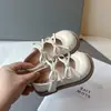 Moda Novo Estilo Princesa Menina 2026 Sapatos de Couro para Meninas com Solas Macias para Primavera e Verão, Sapatilhas Versáteis com Laço para Crianças