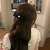 Horquilla de verano con forma de flor de camelia y perla para mujer, con flequillo lateral, estilo fragancia de alta calidad, con flores en la parte posterior de la cabeza.