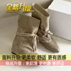Botas de Moda Cano Médio com Cadarço Botas Curtas Patchwork em Camurça Femininas 2026 Nova Coleção Outono Retro Bico Fino Salto Escondido Botas Empilhadas