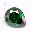 Atacado de fábrica 5A zircônia verde em forma de pera pedra nua sintética fundo pontiagudo em forma de gota esmeralda pedra branca superfície do anel de zircônia