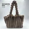 Nuevo bolso de felpa de otoño e invierno para mujer, bolso de hombro de moda de gran capacidad, bolso peludo estilo coreano, bolso tote para ir al trabajo, bolso de mano