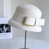 Chapéu de Pescador Retro com Laço Largo Estilo Francês para Mulheres, Chapéu de Feltro de Lã Australiana Outono e Inverno, Chapéu Bucket Colorido Pequeno Estilo Chanel Socialite