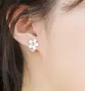 B042 Venta caliente Joyería de estilo coreano Pendientes de dama de perla de flor de cinco hojas Pendientes coreanos de estrella Pendientes Pendientes