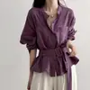 Elegante camisa de estilo europeo de manga larga holgada con cinturón, nueva colección otoño 2026, camisa entallada a la cintura para atuendos de moda para damas