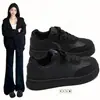 Tênis Preto DeXun Board Feminino 2026 Primavera/Outono Novo Respirável Versátil Sola Grossa Aumenta Altura Sola Macia Confortável Casual Calçados Femininos