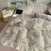 Conjunto de cama de inverno espesso para bebê estilo francês, design de princesa inspirado em blogueira coreana, com bordado floral tridimensional, acabamento em veludo de leite grau A, e conjunto de quatro peças