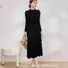 Miyake Moda Femenina Tallas Grandes de Lujo Accesible de Exportación Transfronteriza Europea y Americana Vestido de Color Sólido con Perlas Nuevo de Otoño para Mujer