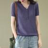 2023 Primavera y Verano Nuevo Vintage Artístico Cuello en V Slim Tejido Raya Vertical Seda de Hielo Camiseta de Manga Corta de Color Sólido para Mujer