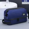 El nuevo producto de Amazon es un neceser de doble capa con compartimentos para viajes cortos, que ofrece un lujo ligero y una solución de almacenamiento portátil para artículos de tocador y cosméticos.