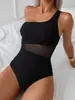 Maiô Peça Única de Um Ombro Estilo Novo Europeu e Americano com Renda Transparente Sexy Modelador Bodycon Roupa de Banho para Férias na Praia para Mulheres