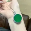 Collar para mujer con colgante bañado en plata con figura de Buda de calcedonia blanco hielo, diseños de hoja y calabaza, ágata y jade de Maitreya