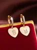 Pendientes de moda de venta caliente, diseño creativo de corazón con letra, microincrustaciones de circonita, lindos, dulces, para uso diario casual