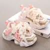 Sandalias para Niña 2026 Verano Nuevo Estilo Tenis de Malla Cerrados para Niño Zapatos de Malla Individual Suave Suela Princesa Niña Pequeña