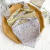 Pañuelo Triangular de Estilo Pastoral con Margaritas y Diseño Elástico para Picnic y Sesiones de Fotos de Primavera y Verano