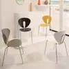 Silla de comedor creativa para el hogar nórdico, silla de plástico moderna minimalista de diseñador, estilo crema, sensación avanzada, apilable, con respaldo de plástico