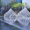 Escultura de Rocalla Grande de Acero Inoxidable Corte de Metal Personalizado Elemento de Agua Montaña Hueca Plaza Exterior Hotel Decoración Inmobiliaria