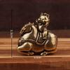 Adornos de Latón de Pony Montando a Caballo Adornos Pequeños Transfronterizos Pequeñas Artesanías Creativas de Bronce Adornos Chinos Gato Montando a Caballo de Latón