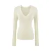 Suéter de punto simple con cuello en V y manga larga, nuevo estilo de otoño, versátil, corte ajustado, camisa base de color liso para usar en capas
