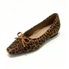 2026 nuevos zapatos planos versátiles de estilo coreano para mujer, estilo retro francés con estampado de leopardo, lazo, punta poco profunda, suela suave, punta cuadrada, elegantes