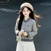 Conjunto de saia para meninas 2026 novo estilo, apresentando um top de tricô falso duas peças e uma saia plissada, perfeito para primavera e outono, com um estilo preppy e colegial