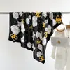 Bufanda Estilo Coreano Nueva Moda de Alta Calidad Estampada 90cm Bufanda Twill Letra Bufanda Cuadrada Grande Chal Protector Solar Pañuelo para la Cabeza Mujer
