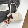 Bolsa Boston de Ombro Versátil Retrô para Mulheres 2025 Inverno Novo Estilo Leve para Uso Diário Bolsa de Mão Bolsa de Ombro