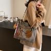 Bolso de mano informal de moda para mujer, estilo coreano, bolso de hombro de gran capacidad, mochila de nicho para invierno 2025, fácil de combinar.