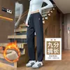 Calça de moletom forrada com fleece feminina para outono e inverno, comprimento no tornozelo, adequada para figuras petite, pode ser usada como roupa externa, calça de algodão espessa para clima frio, calça casual