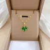 [Acero de Titanio] Hoja de Arce Roja Lujo Ligero Cadena de Clavícula Todo Partido para Mujer Cadena de Acero de Titanio Collar para Banquete de Boda Transfronterizo