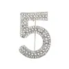 Versão coreana do pequeno broche número 5 elegante Pérola Strass 5 fivela de peito mãe menina presente pinos acessórios