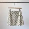 Falda Corta de Pana Floral para Mujer 2026 Otoño Invierno Nueva Cintura Alta Adelgazante Línea A Corta Falda Corta Ajustada a la Cadera Petite