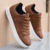 Tênis transfronteiriços Verão masculino 2024 Novos sapatos masculinos Sapatos casuais da moda para todos os jogos Sapatos masculinos de couro preto plus size Sapatos da moda