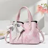 Bolsa feminina texturizada de alta qualidade, nova bolsa de mão, bolsa de ombro e transversal, nova bolsa de ombro versátil para o outono de 2026