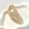 Dongdaemun - Elegante broche de mariposa de alta gama para mujer, 2024, nuevo diseño de nicho, accesorios de ramillete
