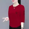 Roupas com desconto de estoque para mães de meia-idade e idosas: camisetas de manga três quartos, moda primavera e verão, modelagem solta, emagrecedoras, tops que rejuvenescem